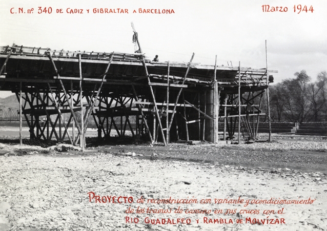 Vista del puente en construccin