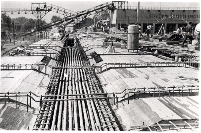 Detalle del puente en construcción