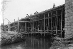 Detalle del puente en construcción