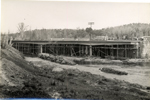 Vista del puente en construcción