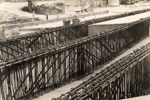 Detalle del puente en construcción