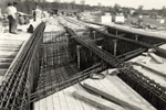Detalle del puente en construcción