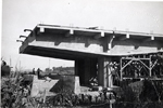 Detalle del puente en construcción