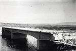 Vista del puente en construcción