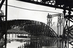 Vista del puente en construcción
