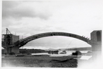 Vista del puente en construcción