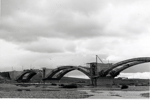 Vista del puente en construcción