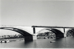 Vista del puente en construcción