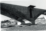 Detalle del puente en construcción