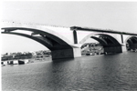 Detalle del puente en construcción