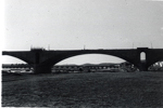 Vista del puente en construcción