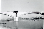 Detalle del puente en construcción