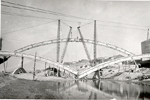 Detalle del puente en construcción