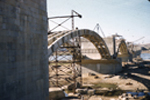 Detalle del puente en construcción