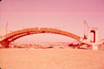 Detalle del puente en construcción