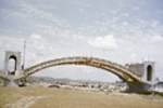 Detalle del puente en construcción