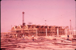 Vista de la escuela en construcción