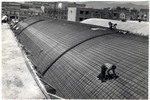Vista del techado de la escuala en construcción