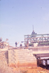 Detalle del puente en construcción