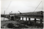 Vista del puente en construcción