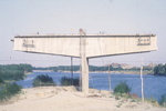 Detalle del puente en construcción