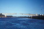 Vista del puente en construcción